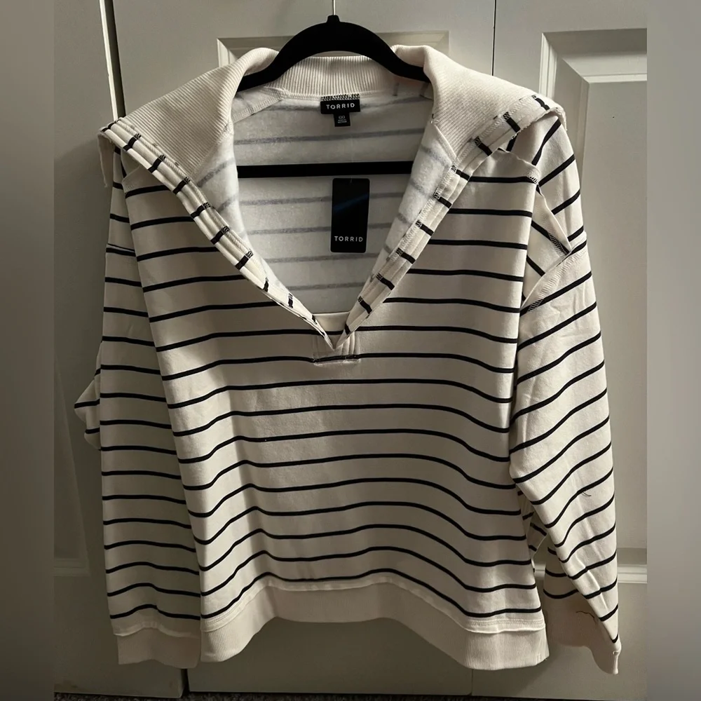NWT Fleece V-Neck Sweatshirt. Size 00. - Picture 1 of 12
